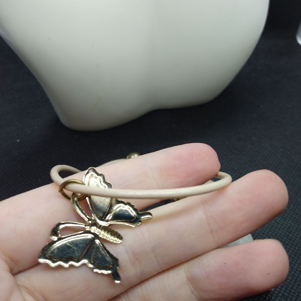 ‎Botanical butterfly bracelet - Picture 3 of 4